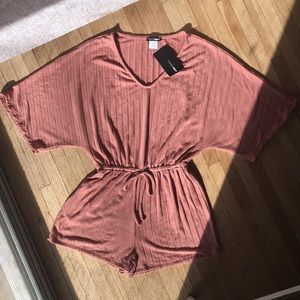 Fashion Nova’s Casually Yours V Neck Romper XS